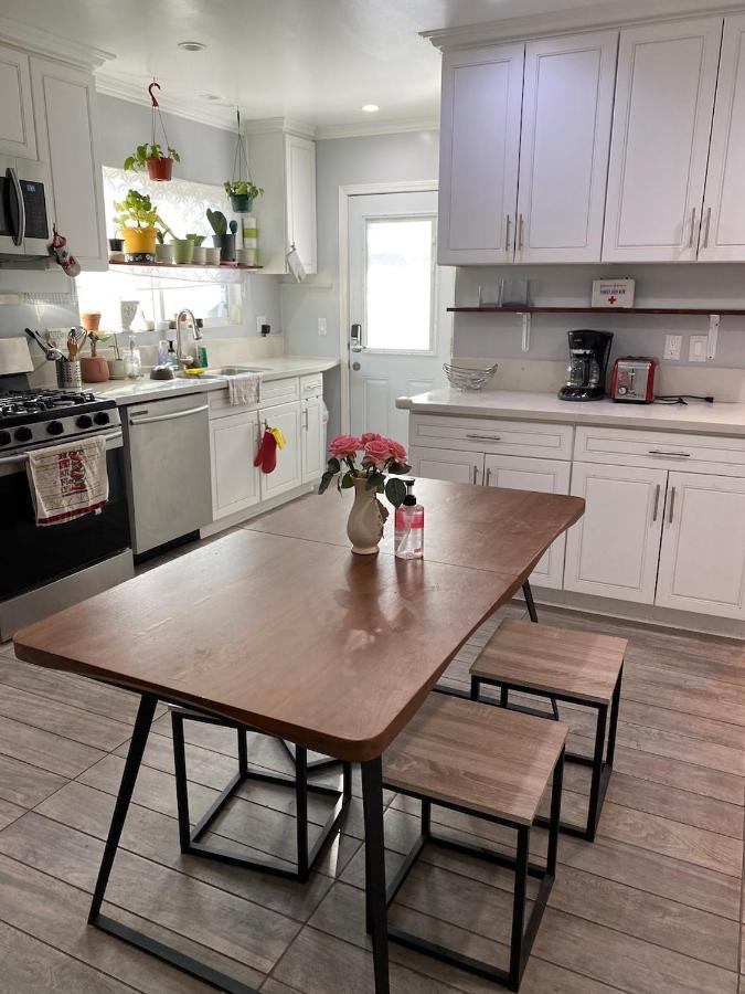 Private Room In Los Angeles La With Tv & Wifi & Ac & View Of Hollywood Sign & Private Fridge & Shared Kitchen!!! Eksteriør billede