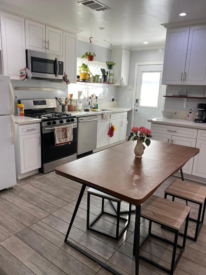 Private Room In Los Angeles La With Tv & Wifi & Ac & View Of Hollywood Sign & Private Fridge & Shared Kitchen!!! Eksteriør billede